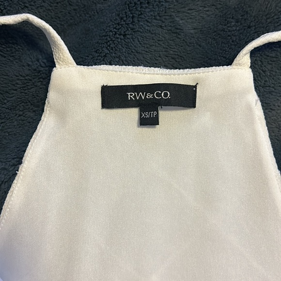 White sequence top - Picture 2 of 3